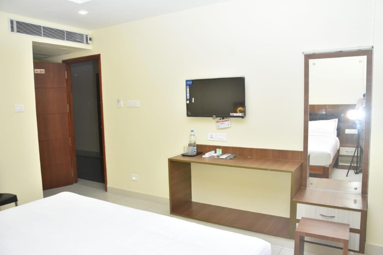 Hotel Le Arul Park Karaikal Esterno foto