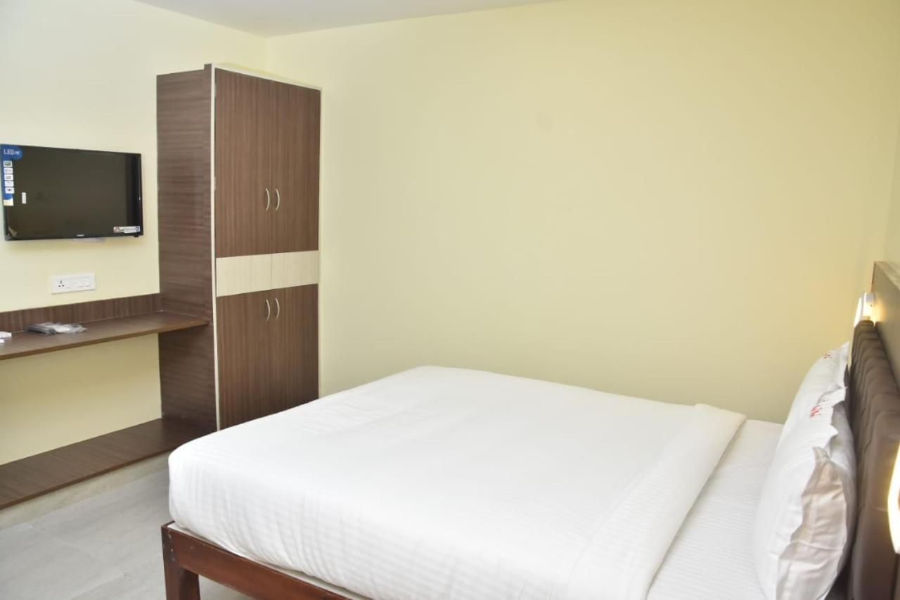 Hotel Le Arul Park Karaikal Esterno foto