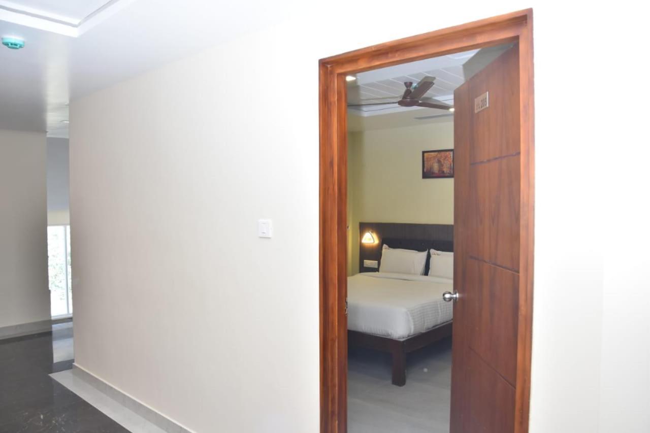 Hotel Le Arul Park Karaikal Esterno foto